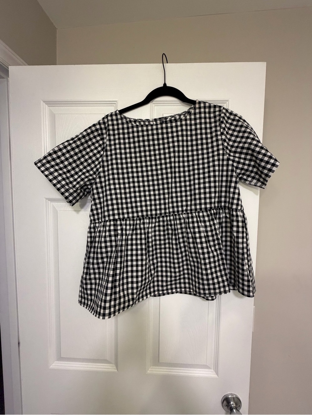 Black and White Gingham Peplum Short Sleeve Top - Tradlands